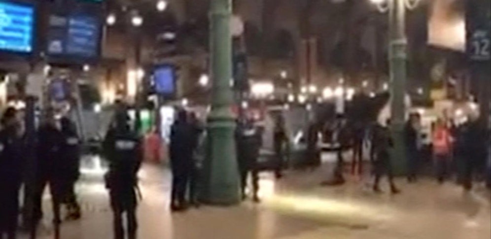 Polizisten im Pariser Gare du Nord