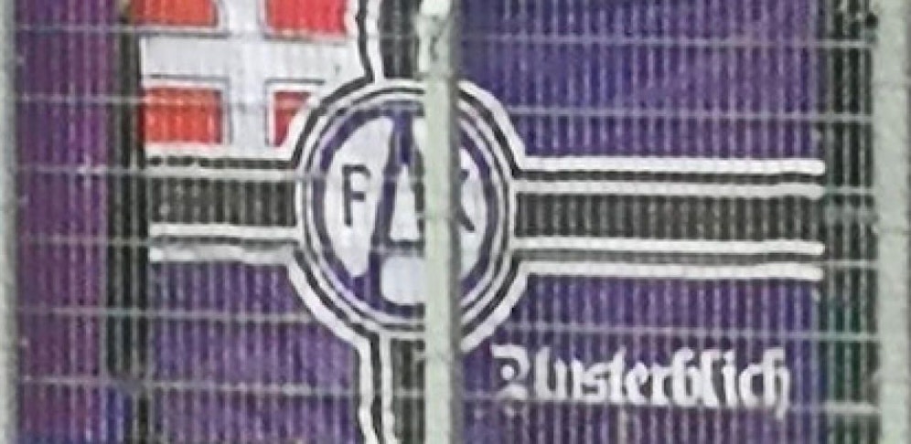 Der Austria hat den Übeltäter, der eine leicht verfälschte Reichskriegsflagge beim Derby gehisst hat, bereits ausgeforscht.