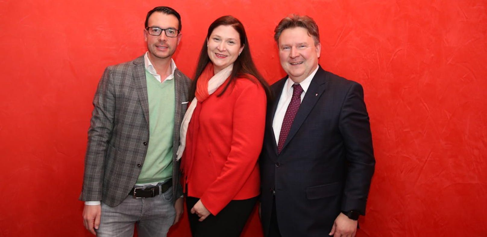 Der neue SPÖ-Wien-Kommunikationschef Raphael Sternfeld mit Parteimanagerin Barbara Novak und SPÖ-Wien-Chef Michael Ludwig (von links).