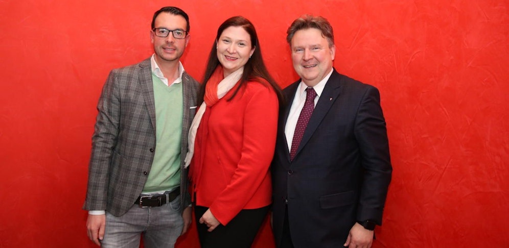 Der neue SPÖ-Wien-Kommunikationschef Raphael Sternfeld mit Parteimanagerin Barbara Novak und SPÖ-Wien-Chef Michael Ludwig (von links).