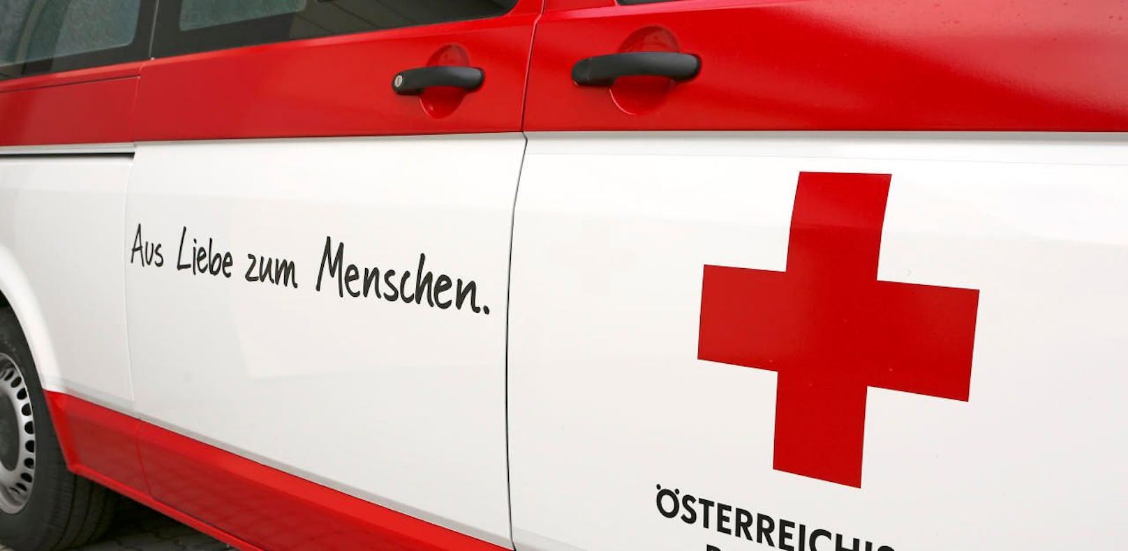 Das Rote Kreuz Weitra war gleich am Unfallort.