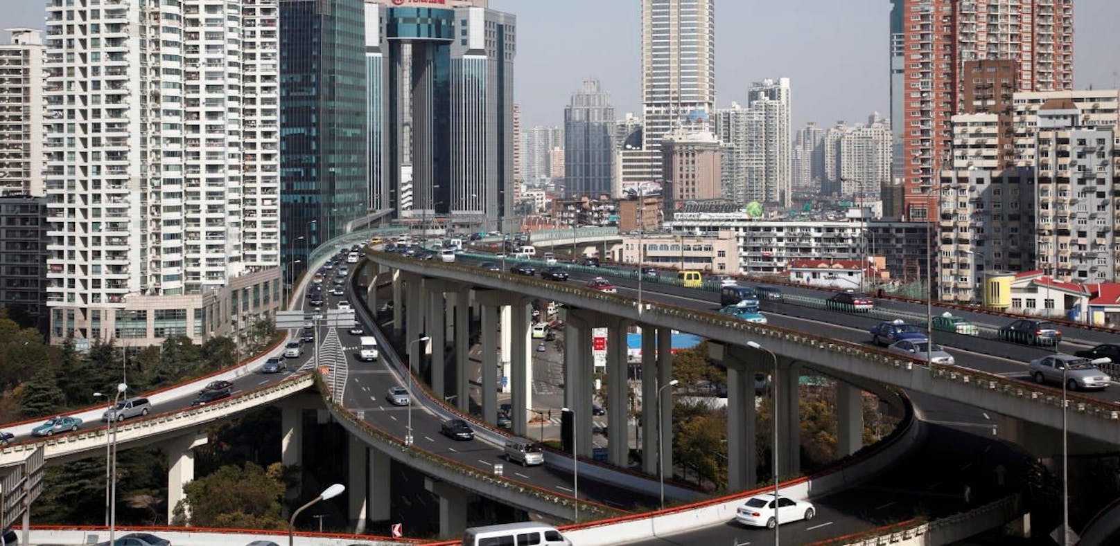 In China werden die Autobahnen bereits in die Höhe gebaut.