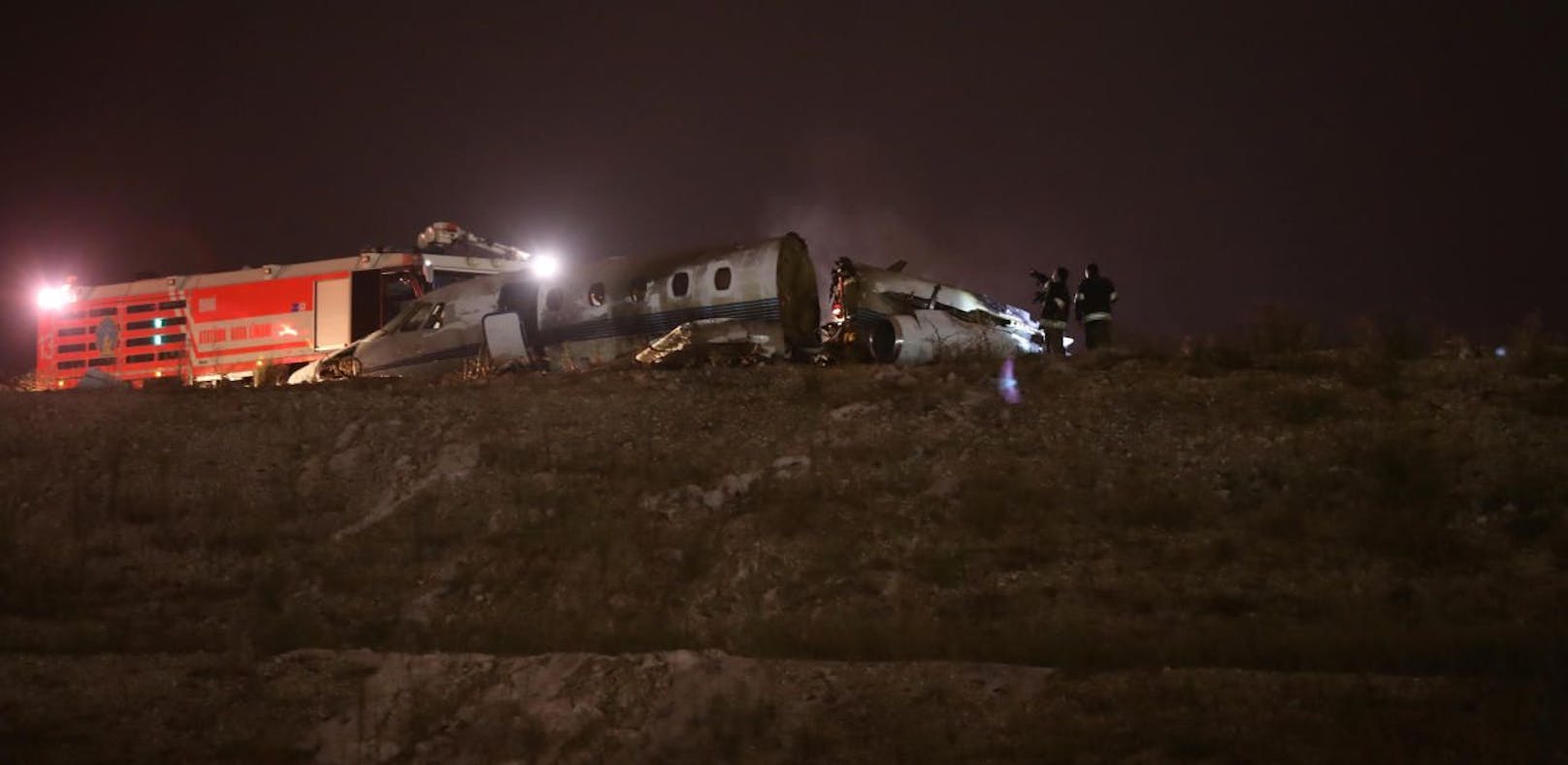 Flughafen von Istanbul muss schließen: Bild des verunglückten Flugzeugs. (21. September 2017)