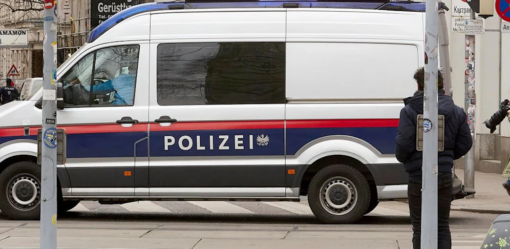 Die Polizei sucht nach dem Dieb. 