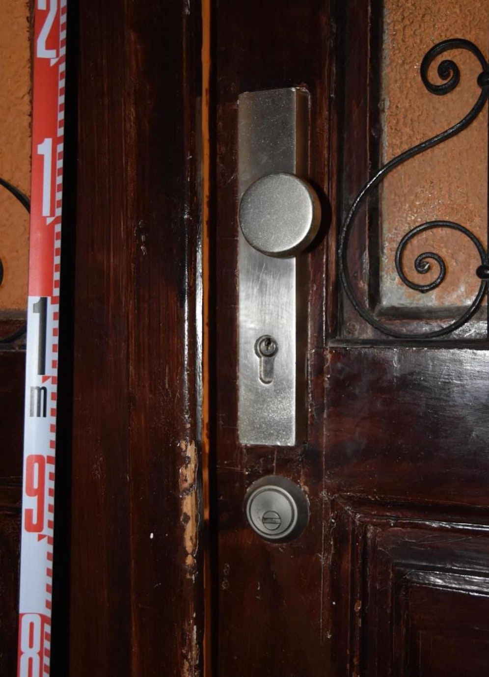 Mit einem Stemmeisen und roher Gewalt brach der Slowake Türen auf.