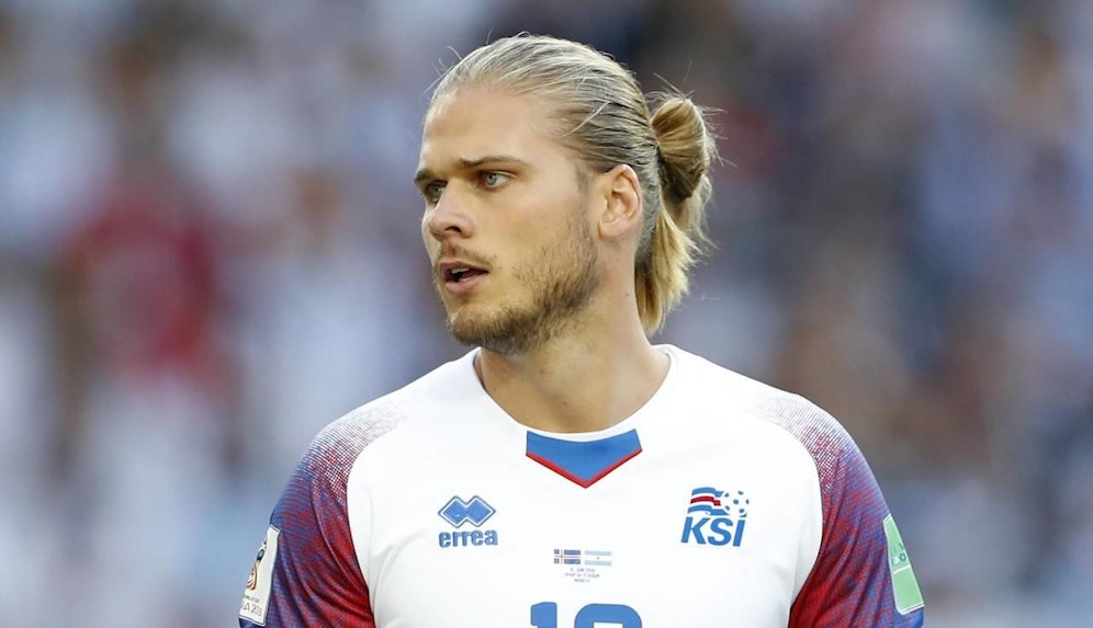Rurik Gislason kickt für Island und Sandhausen. 