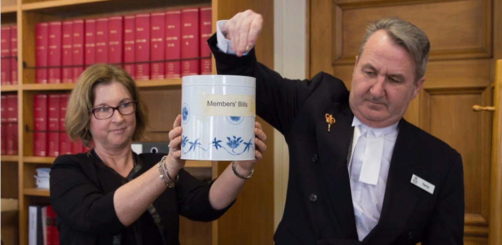 Gesetzesanträge werden in Neuseeland aus der Keksdose gezogen