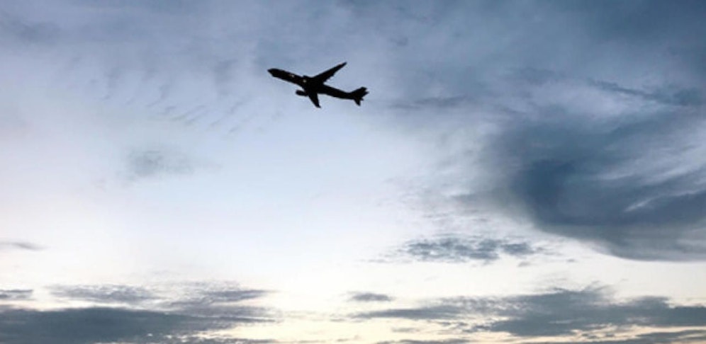 Die A320 mit 172 Passagieren an Bord entkam laut dem russischen Verteidigungsministerium nur knapp "der tödlichen Zone des Artilleriefeuers". 