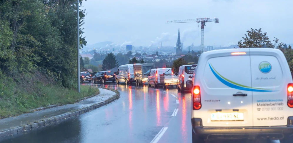 In Linz staute es am Montag fast in der ganzen Stadt. Die Autos standen schon oben beim Pöstlingberg. 