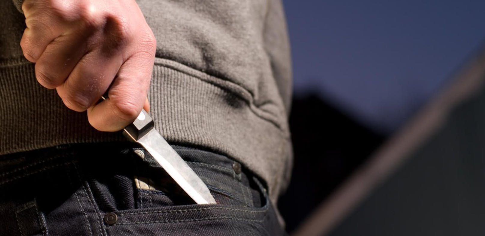 Der Jugendliche attackierte den 22-Jährigen mit einem Messer