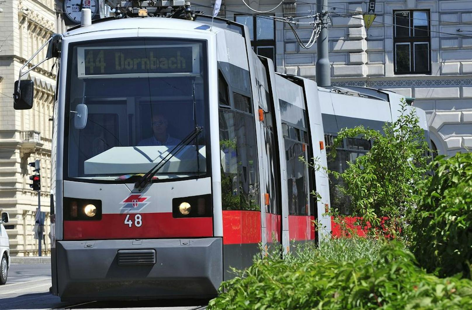 Ab 19. April fahren alle Straßenbahnlinien in Wien wieder regulär. Grund für die Rückkehr zum normalen Fahrplan sind die sinkenden Corona-Zahlen.&nbsp;