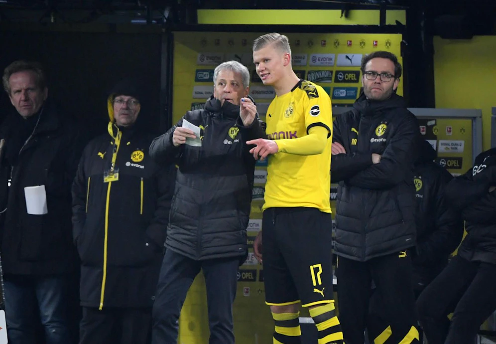 Lucien Favre mit letzten Anweisungen für Erling Haaland. 