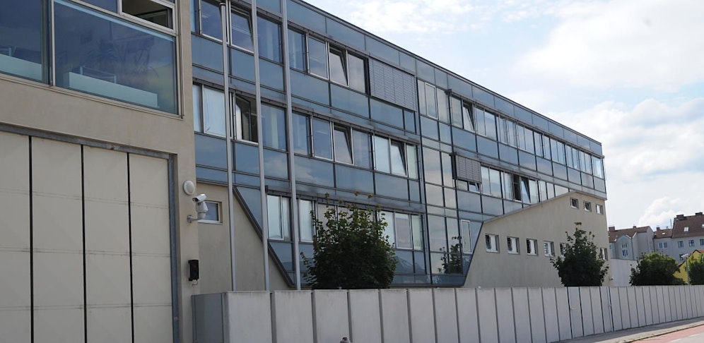 Der Verdächtige (51) sitzt in Wr. Neustadt.