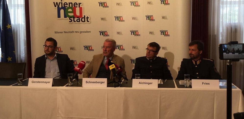 FP-Stadtrat Philipp Gerstenmayer, VP-Bürgermeister Klaus Schneeberger, Anton Aichinger (Stadthauptmann Wiener Neustadt) und Manfred Fries (Stadtpolizeikommandant Wiener Neustadt).