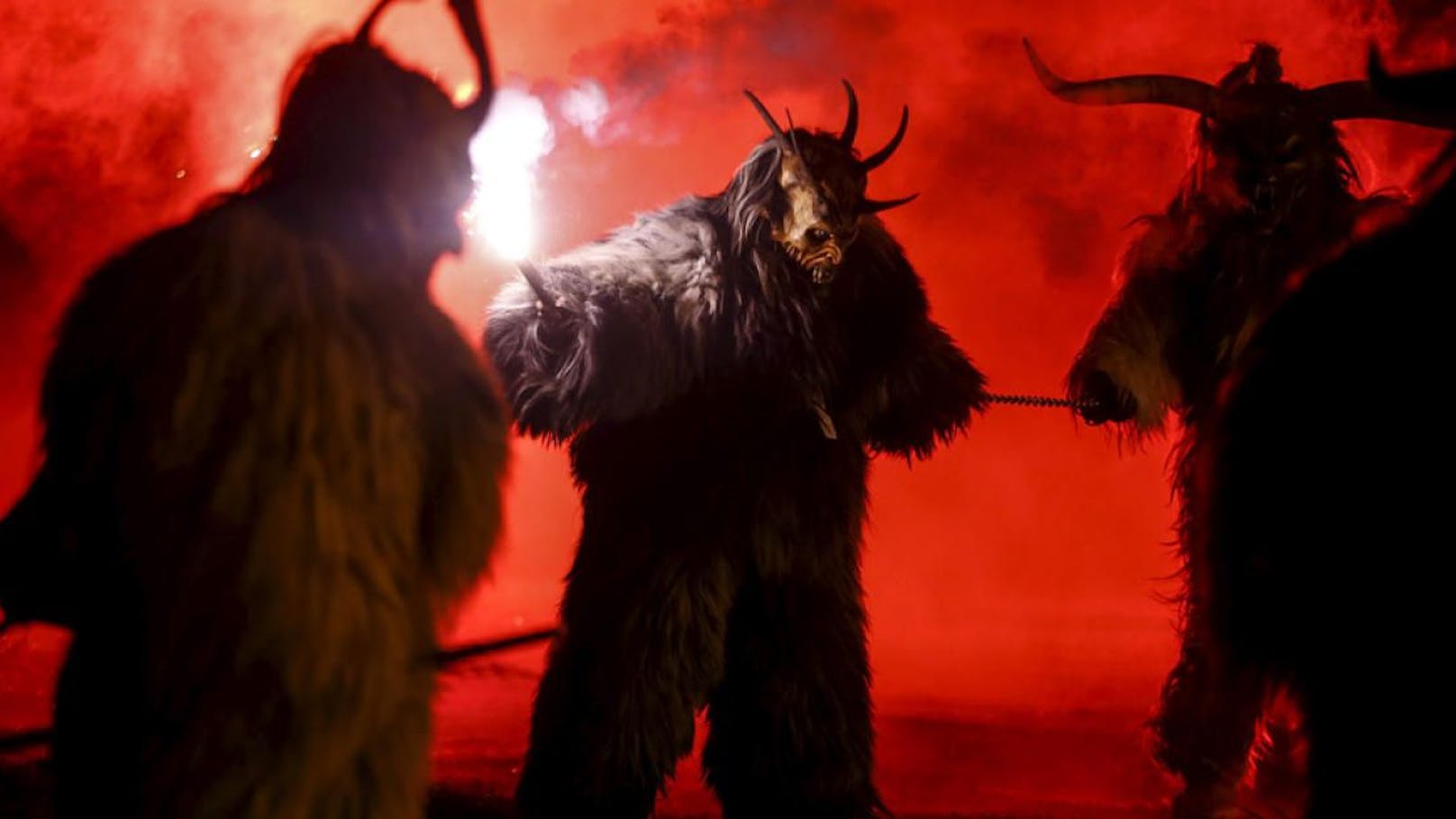 Frauen verletzt! Krampusläufe in Tirol eskalieren