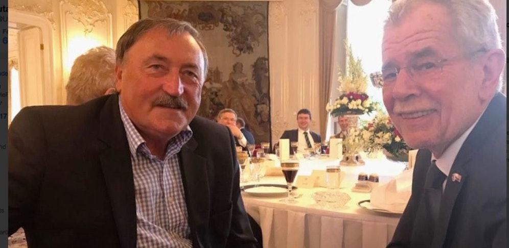 Bundespräsident Van der Bellen trifft Rapid-Legende Antonin Panenka in Prag.