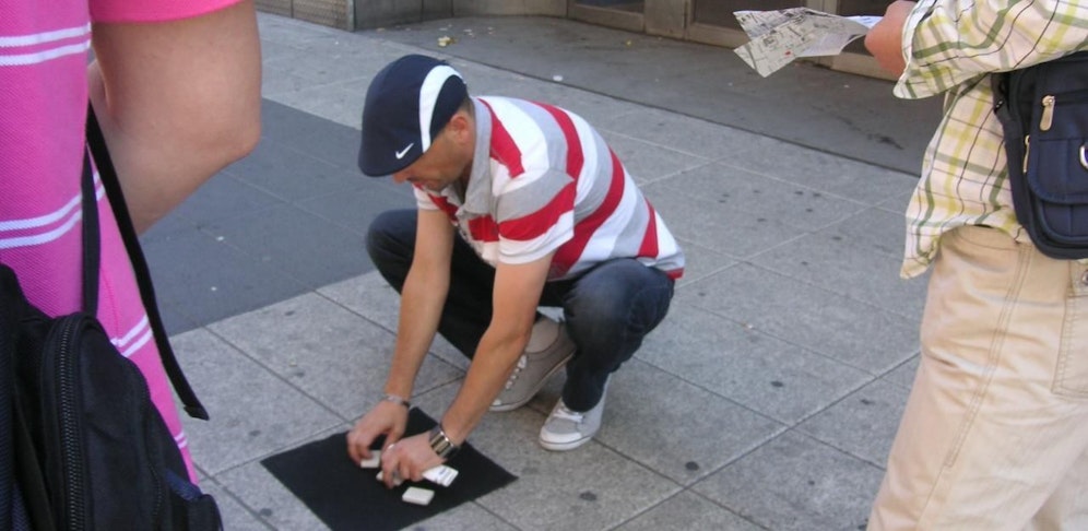 Hütchenspieler wurde festgenommen (Symbolbild). 
