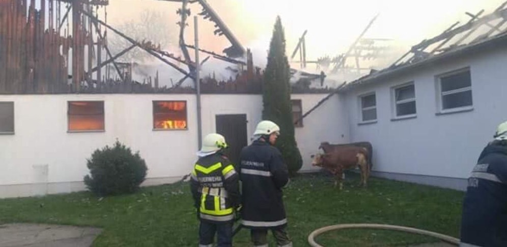 Das Gebäude wurde durch den Brand schwer beschädigt.