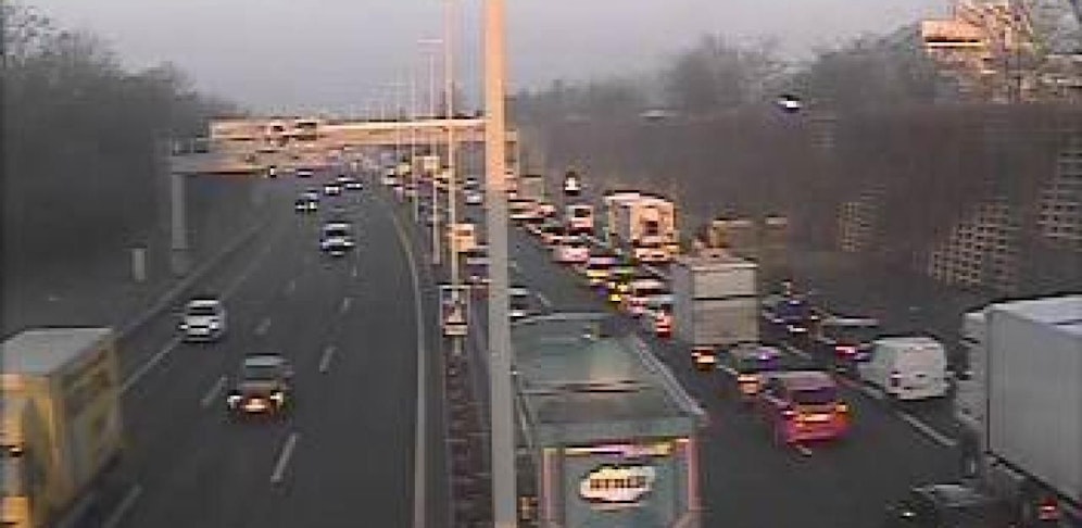 Auf der Südosttangente ist es am Montag zu einem Auffahrunfall gekommen.