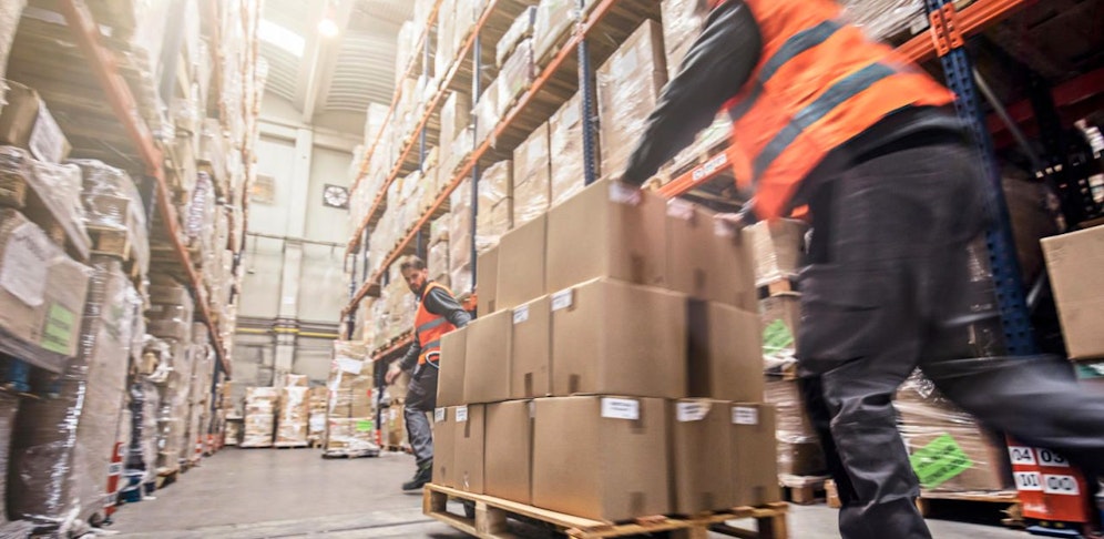 Nach besiegter Krebserkrankung wollte Chef Lagerarbeiter wegen zu vieler Krankenstandstage kündigen.