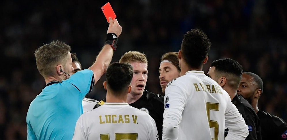 Sergio Ramos fliegt.