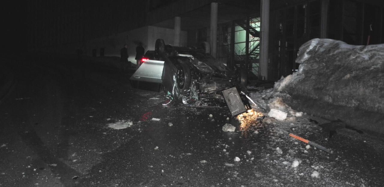 Heute.at - Alko-Lenker knallt in 3 Metern Höhe gegen Wand