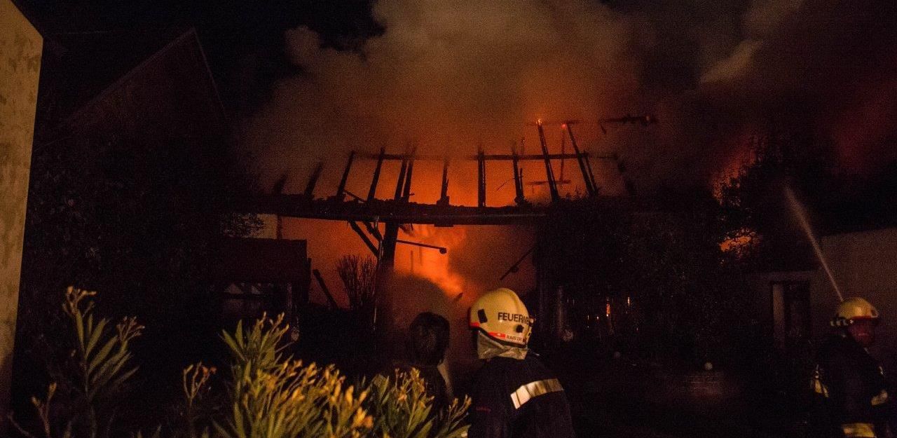 Heute.at - Schuppen in Vollbrand: Rauch nebelte Dorf ein