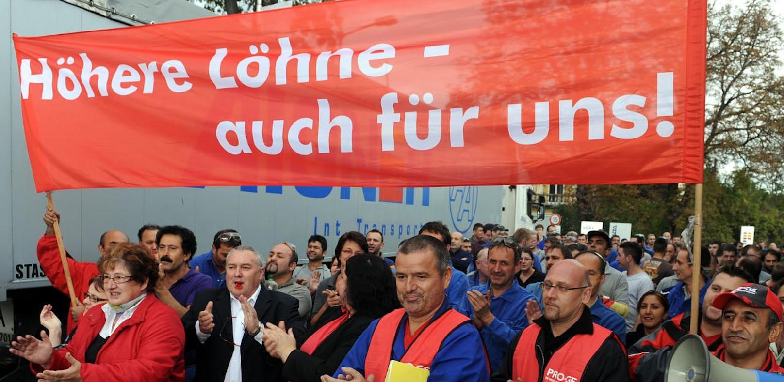 Nach den gescheiterten Verhandlungen über neue Kollektivverträge kündigt die Gewerkschaft Betriebsversammlungen an. (Symbolbild) 