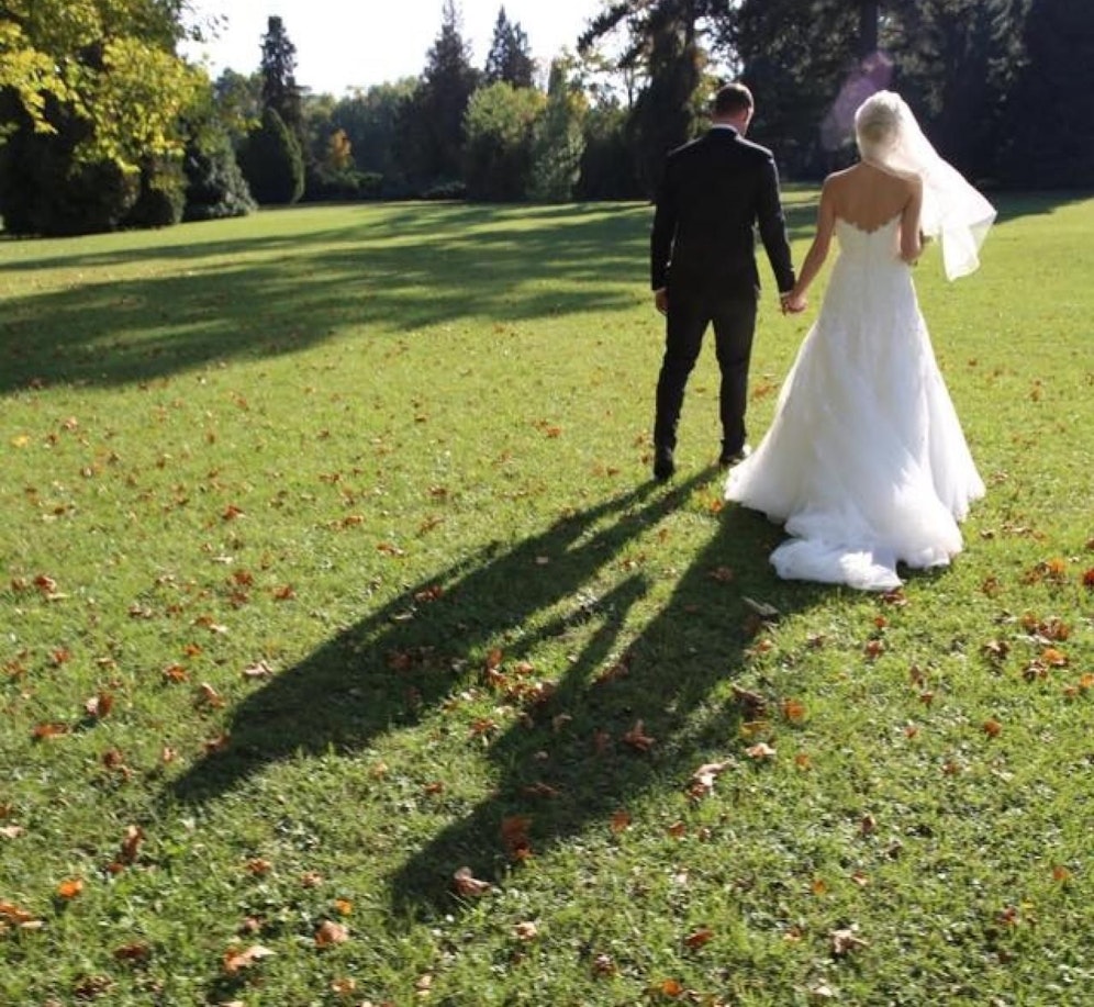 Ein Hochzeitsfoto der Beiden, die aus Sicherheitsgründen lieber unerkannt bleiben möchten. 