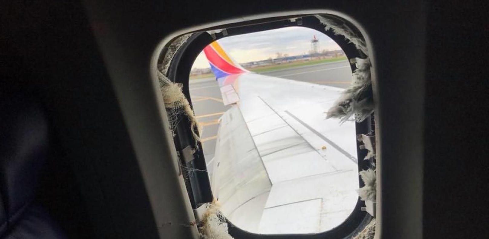 Triebwerk explodiert während Flug - Frau tot