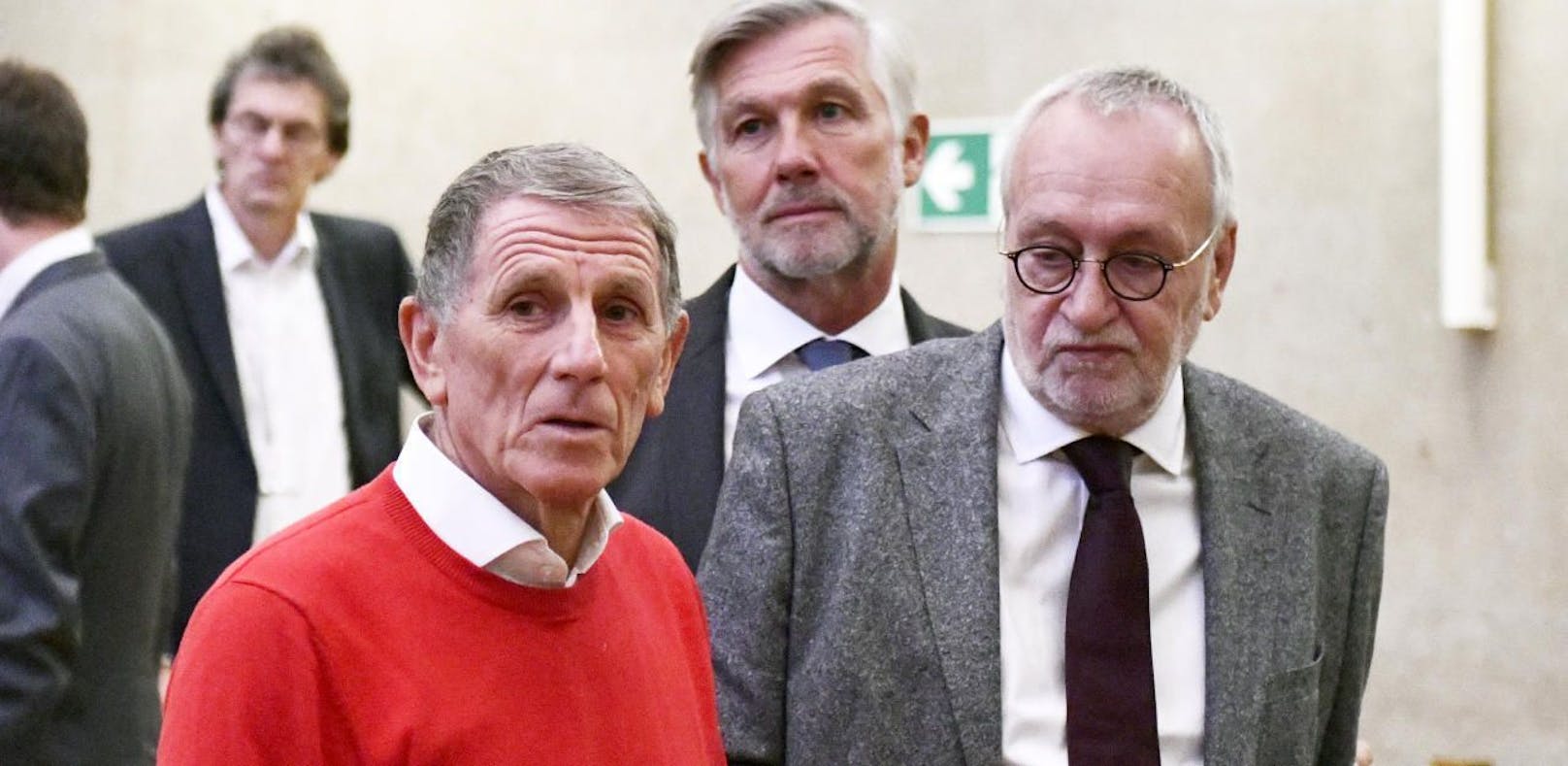 Peter Hochegger (links) Ex-Telekom Vorstand Rudolf Fischer (rechts im Bild), dahinter Walter Meischberger