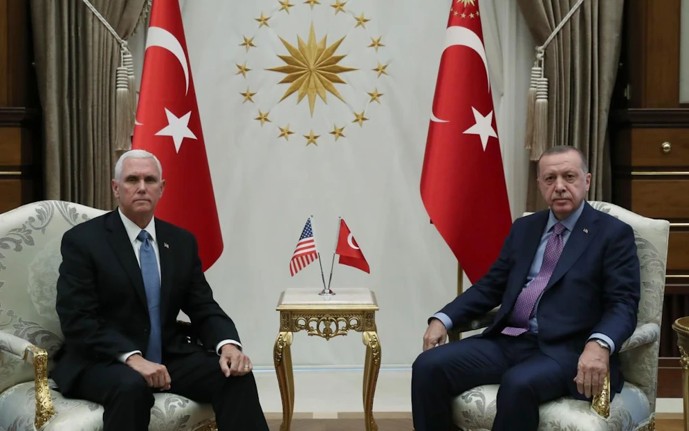 Kommt es zur Waffenruhe? Die Stimmung zwischen US-Vizepräsident Pence und der türkische Präsident Erdogan ist frostig 