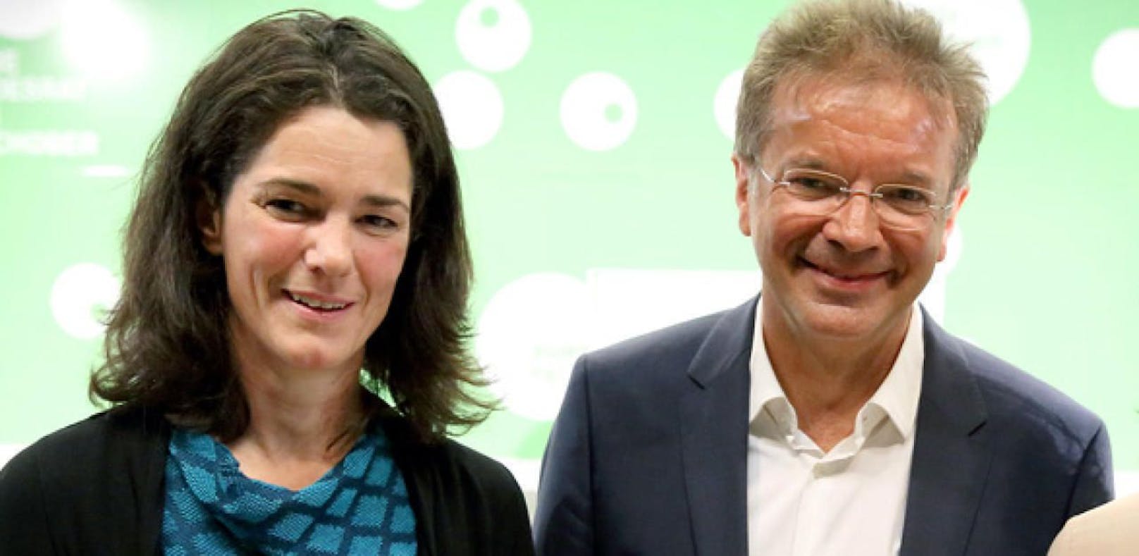 Eva Glawsichnig (re.) und die Spitze der oberösterreichischen Grünen Maria Buchmayr und Rudi Anschober.