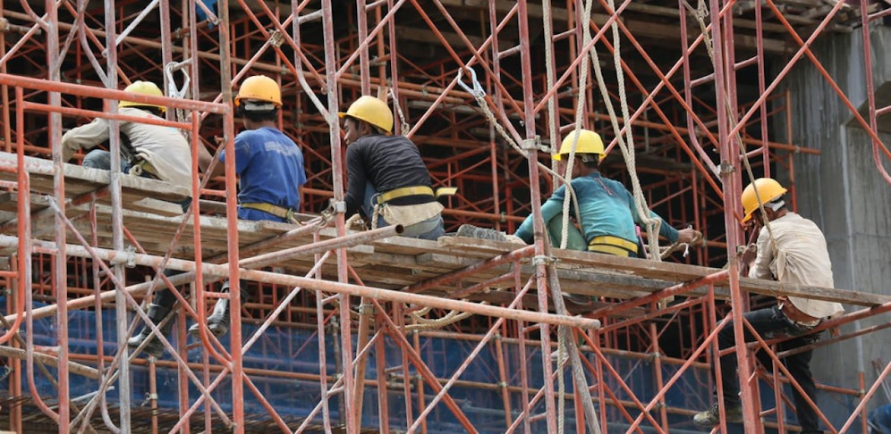 Der Mann stürzte von einem Gerüst und verletzte sich schwer