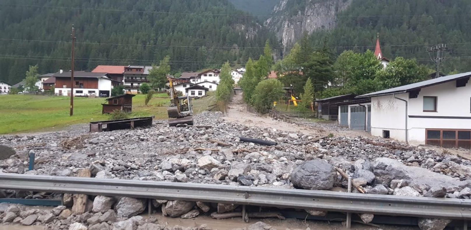 Überschwemmung nach Hitze-Gewitter in Tirol