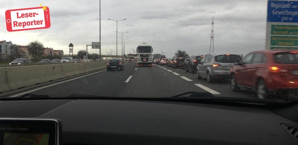 So sah es am Freitag um 9 Uhr auf der A4 beim Designer Outlet Parndorf aus. 