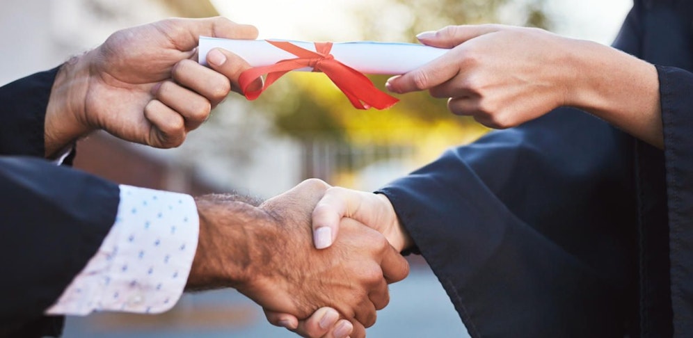 Lange Zeit merkte niemand, dass sich bei den fragwürdigen Sprachinstituten um großangelegten Betrug handelte. 