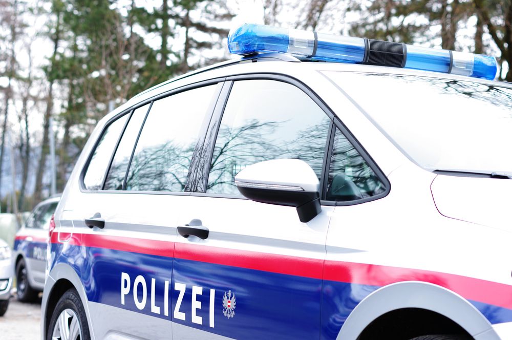 Spuckender Alkolenker versetzte Polizeiauto Kopfstöße - Wien | heute.at