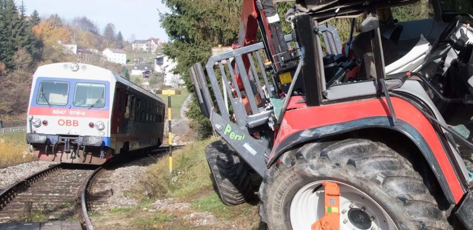 Mühlviertel: Traktor rammte Zug von der Seite