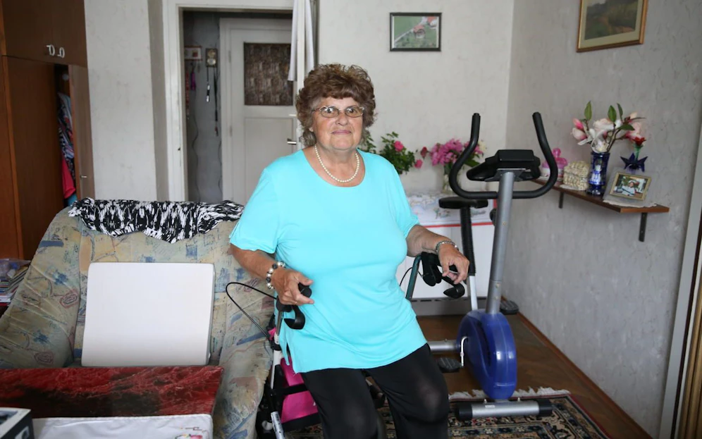 Seniorin Maria P. ist voll des Lobes über den hilfsbereiten U-Bahnfahrer: "So was Liebes, wirklich".