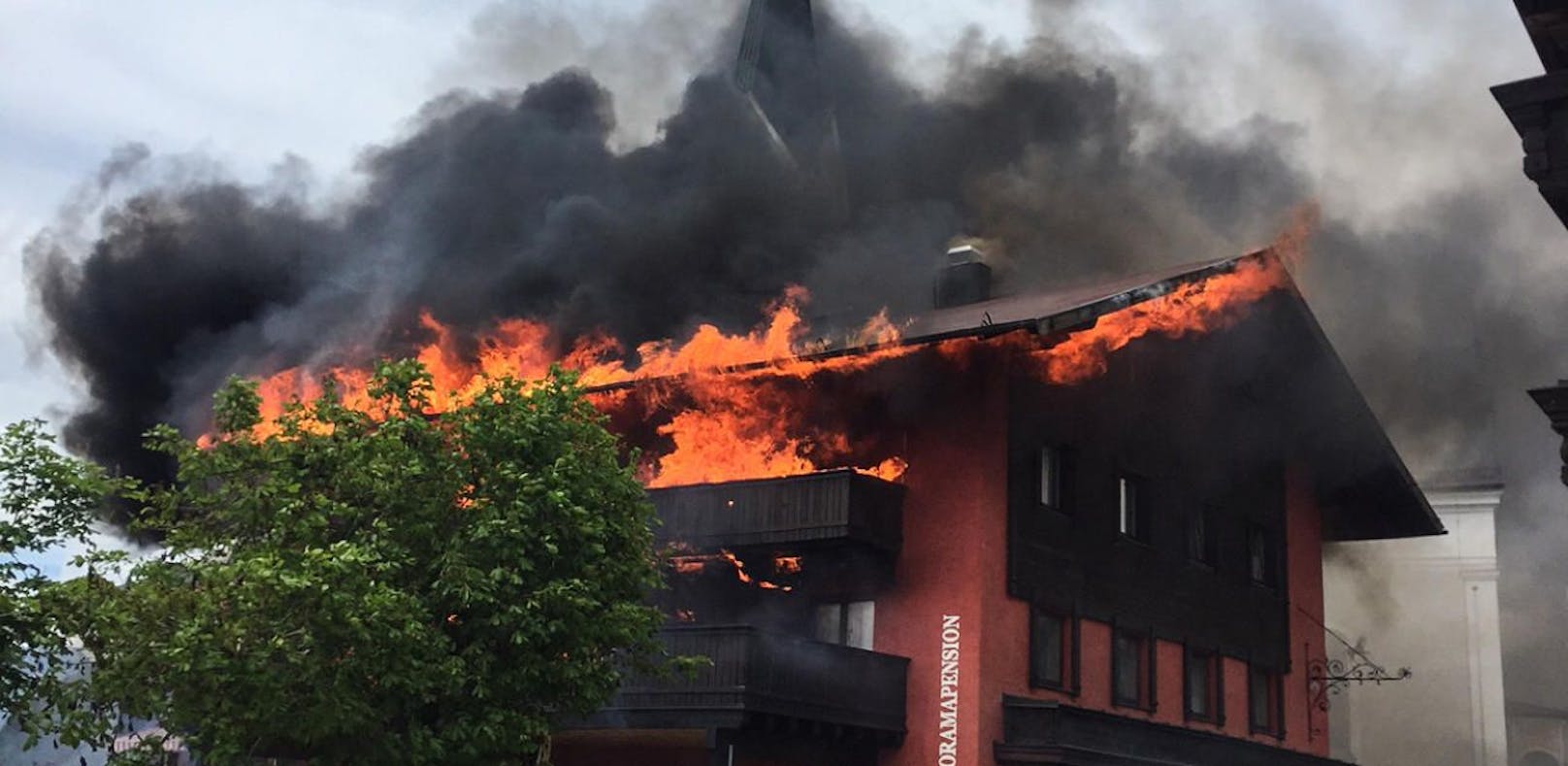 Feuerinferno zerstörte Tiroler Familienbetrieb