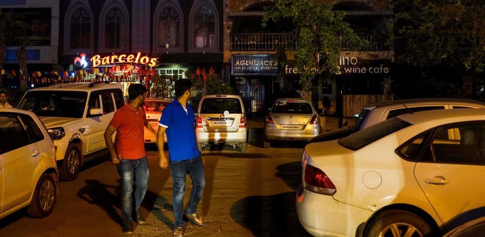 Ein Parkplatz vor einem Restaurant in Gurgaon nahe Neu-Delhi. Symbolfoto