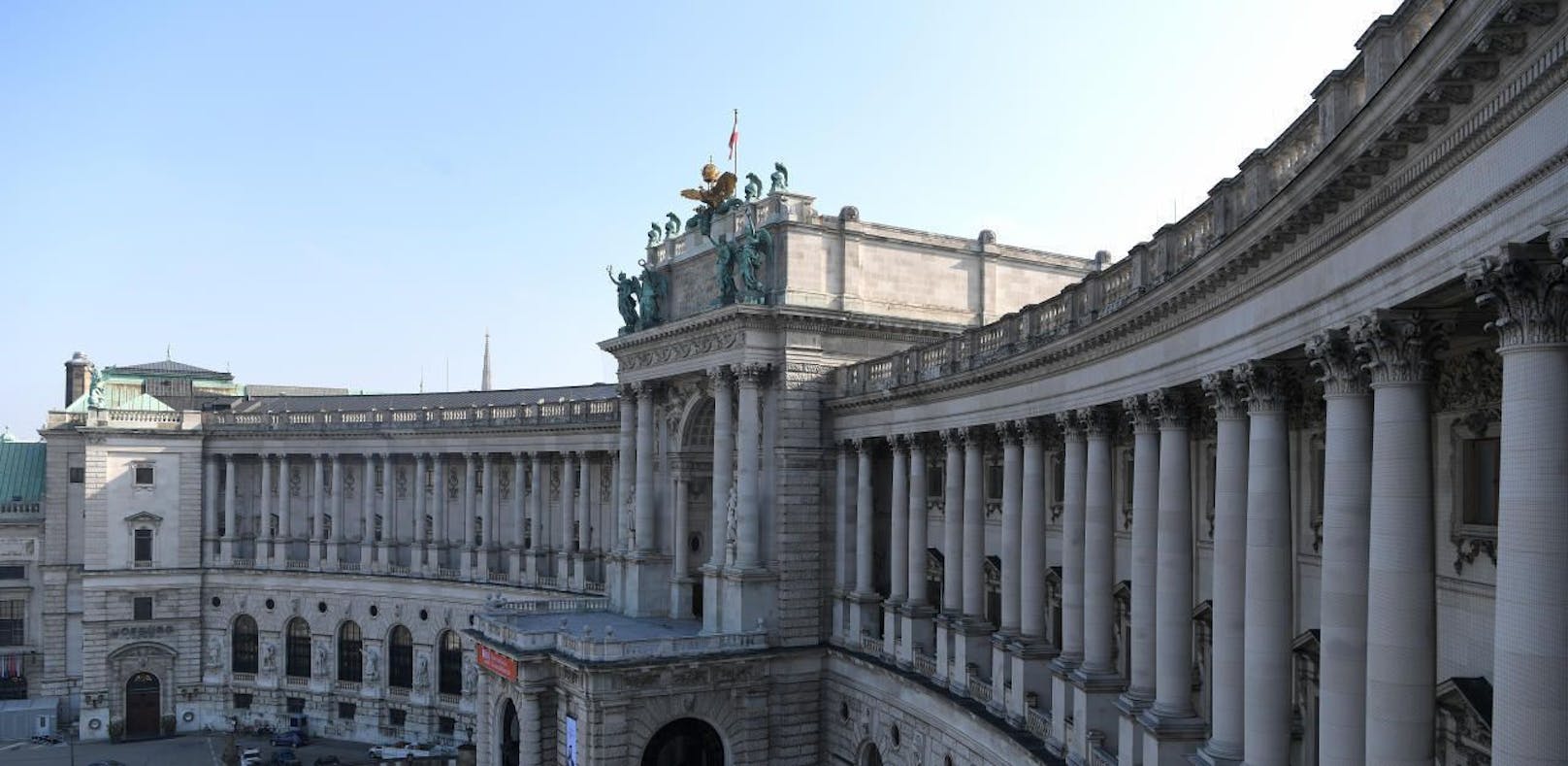 FPÖ-Mann postet Sturm auf die Bastille und stellt Hofburg-Bezug her.