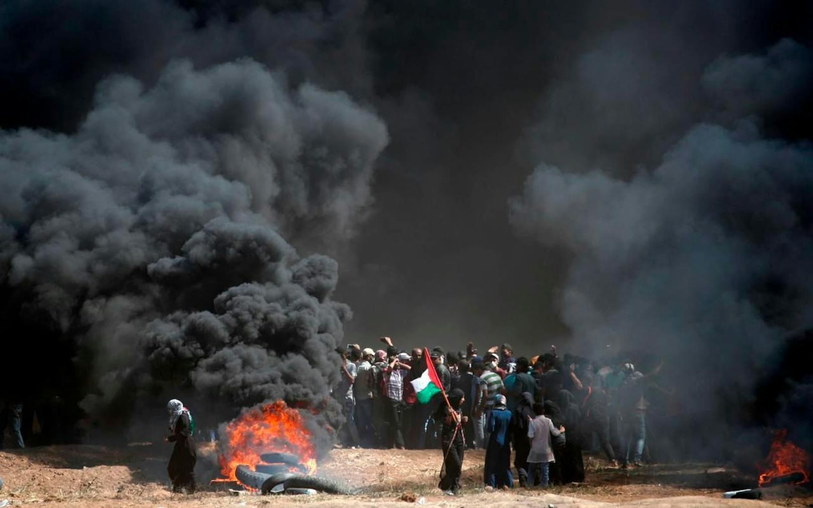  Demonstranten am Grenzzaun zu Israel.
