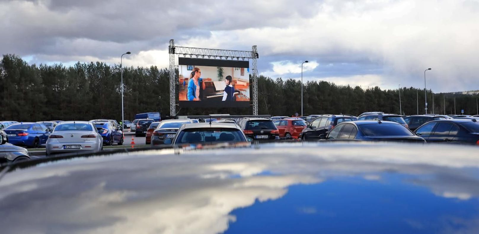 In der Corona-Krise soll das Auto-Kino in Linz-Urfahr bald sein Revival feiern. (Symbolfoto). 