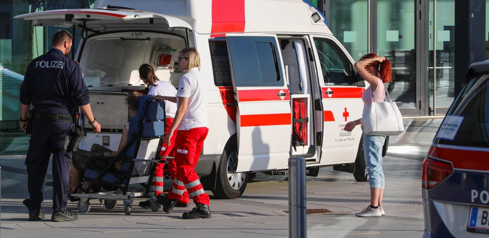 Polizei- und Rettungskräfte am Messegelände Wels.