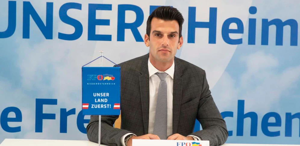 Udo Landbauer am Mittwoch bei der Pressekonferenz.
