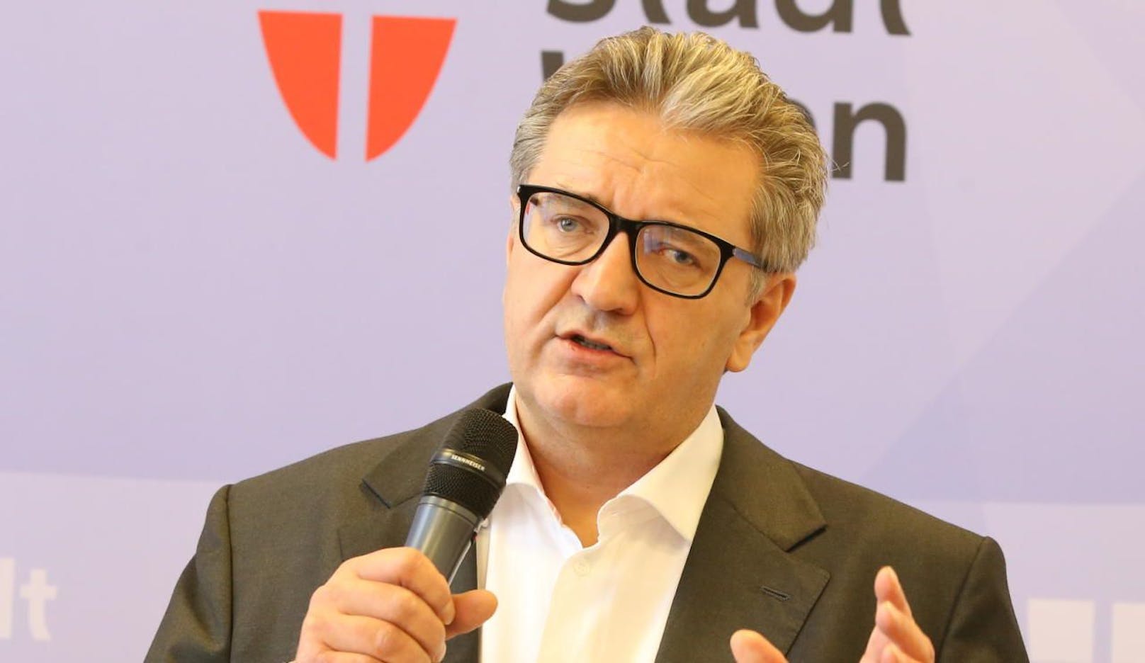 Gesundheitsstadtrat Peter Hacker (SPÖ)&nbsp;ist nicht mehr SPÖ-Parteivorsitzender in Wien-Alsergrund.