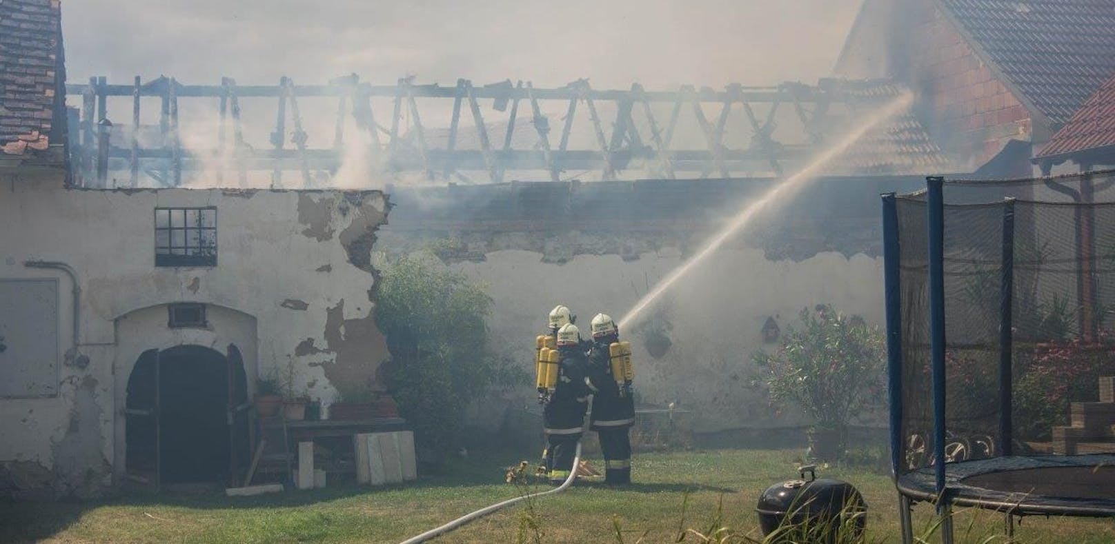 Großbrand: Feuer am Hof des Bürgermeisters