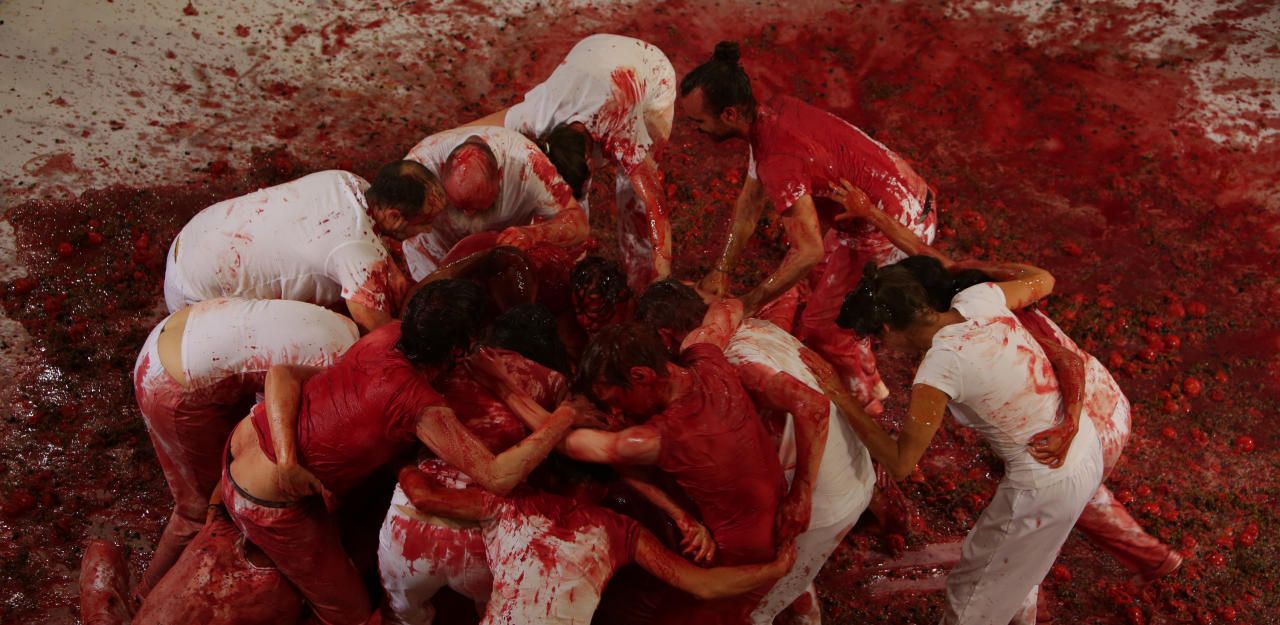 Nitsch-Geburtstagsaktion in blutigen Bildern - Kultur | heute.at